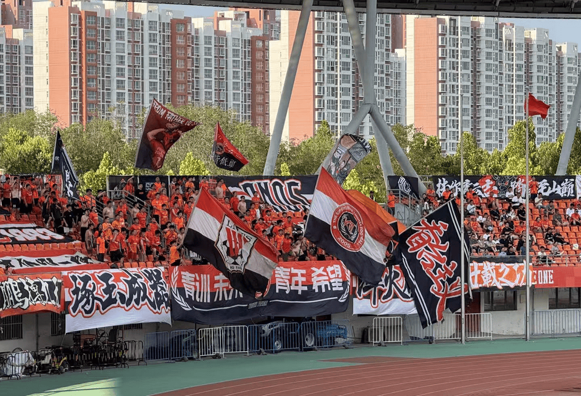 九游体育-包含游泳小组赛，吴越闪电队与泰山玄武队淘汰对手，阵地战处理得当！临场应变见真章的词条