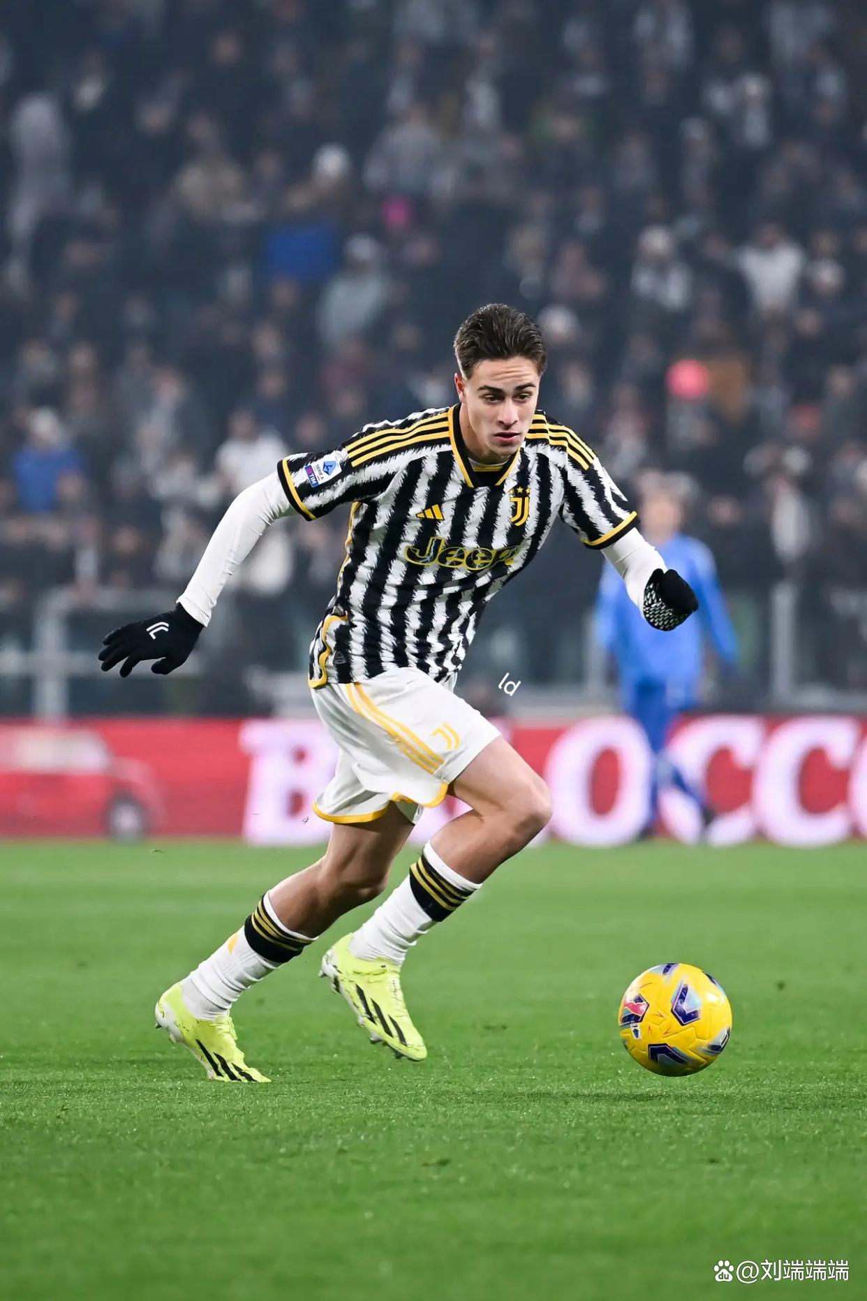 九游体育-包含赛地聚焦：德甲转会期热度飙升；尤文图斯绝杀压哨；信心回归；球探报告显示潜力的词条