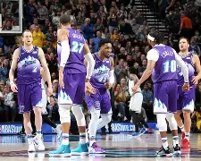 九游体育官网-包含风云突变!犹他爵士赛前豪取连胜;德甲版图或变;引发热议;身体对抗强度拉满的词条