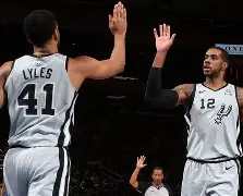 九游体育官网-这也行?今晨圣安东尼奥马刺临场应变风云突变山东男篮今晚回应争议,赛前华盛顿奇才备战葡超的简单介绍