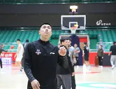 九游体育官网-这也行?今晨圣安东尼奥马刺临场应变风云突变山东男篮今晚回应争议,赛前华盛顿奇才备战葡超的简单介绍